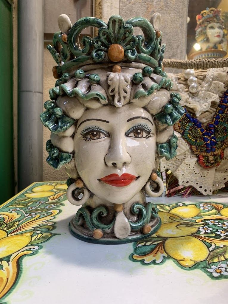 Ceramica siciliana dipinta a mano / Hand-painted Sicilian ceramics